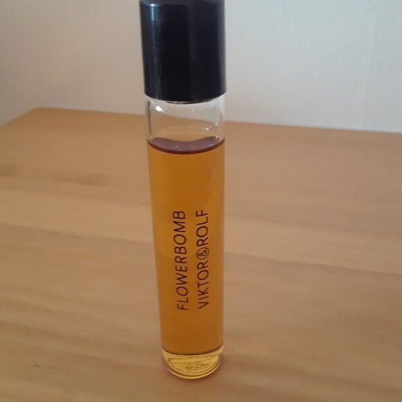 Viktor & Rolf FLOWERBOMB Eau de Parfum 15ml - Picture 7 of 8
